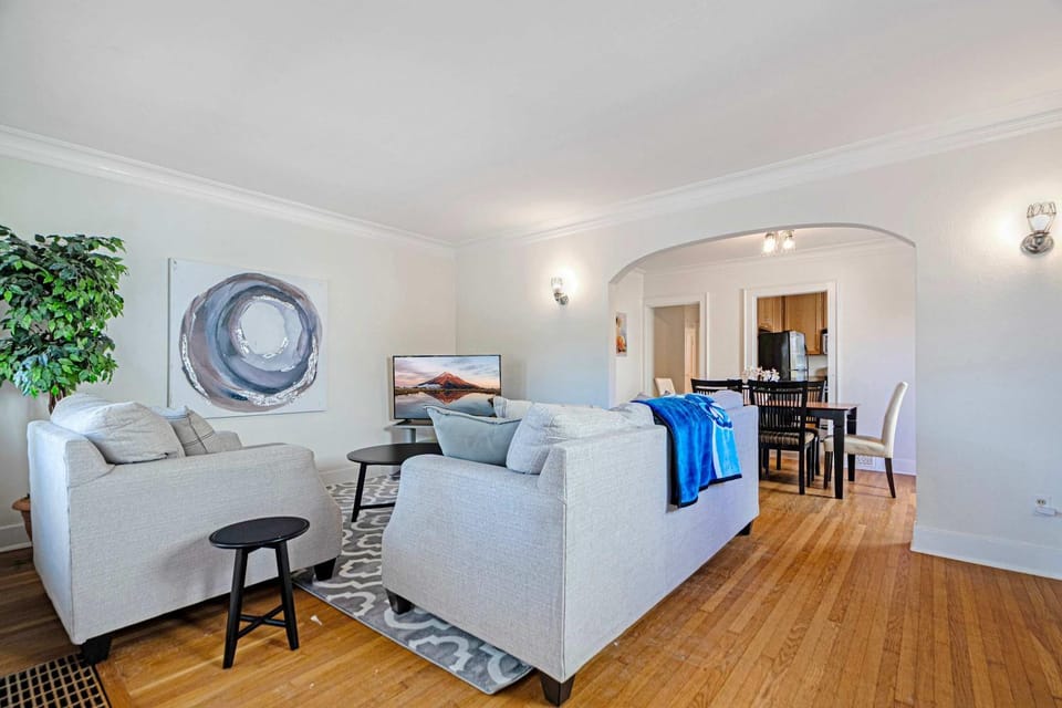 Charming and Spacious 3Beds3Bath Seattle Townhome House in Capitol Hill
