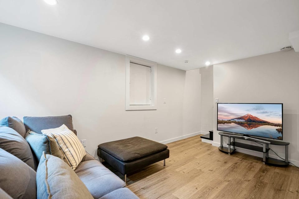 Charming and Spacious 3Beds3Bath Seattle Townhome House in Capitol Hill