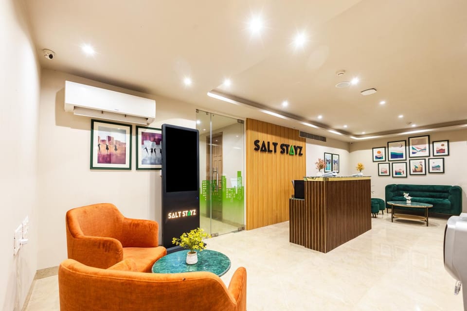 TV and multimedia, Lobby or reception, Decorative detail, Seating area, air conditioner