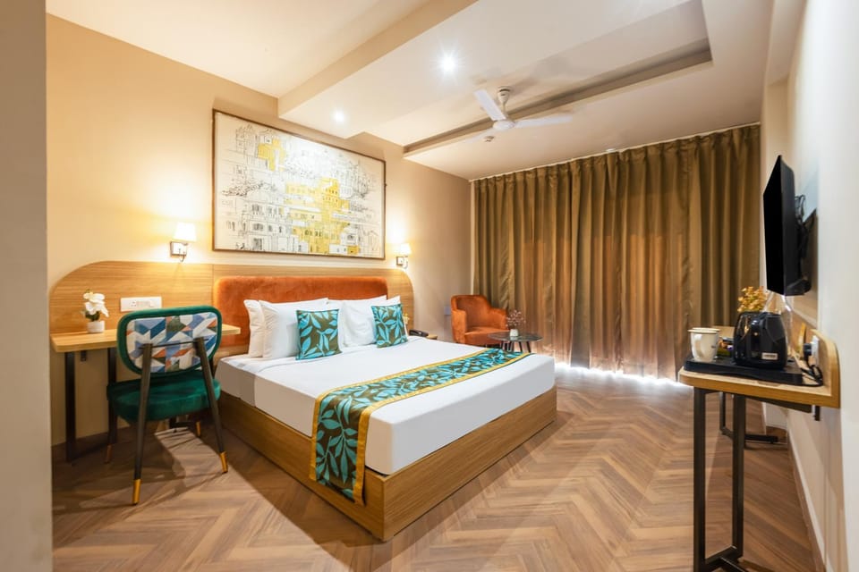 Bed, TV and multimedia, Coffee/tea facilities, Photo of the whole room, Decorative detail, Seating area, Bedroom