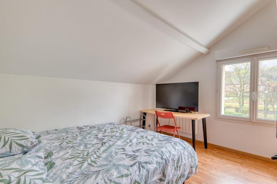 Bed, Photo of the whole room, Bedroom