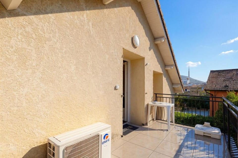 Property building, View (from property/room), Balcony/Terrace