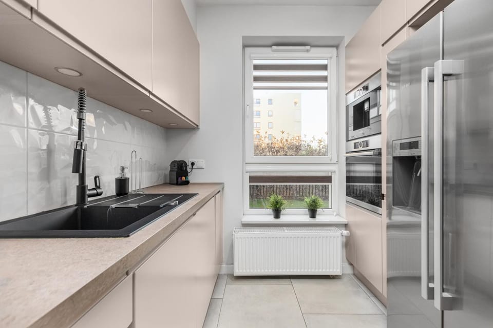 Kitchen or kitchenette, dishwasher, stove
