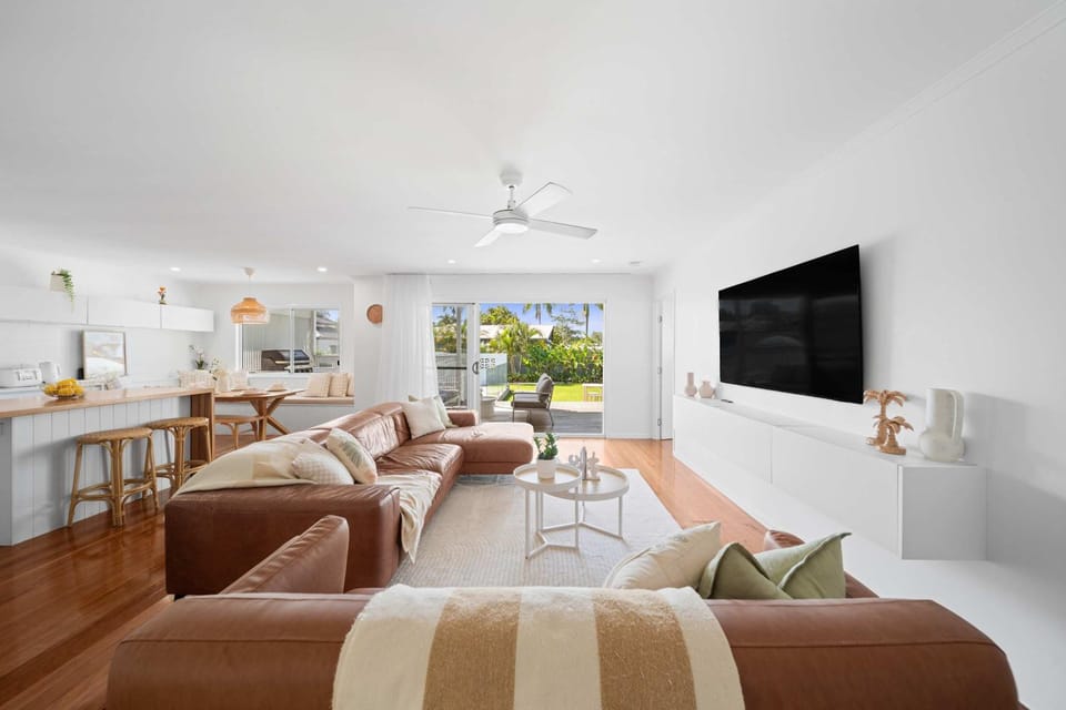 TV and multimedia, Kitchen or kitchenette, Living room, Seating area, Dining area, Evening entertainment