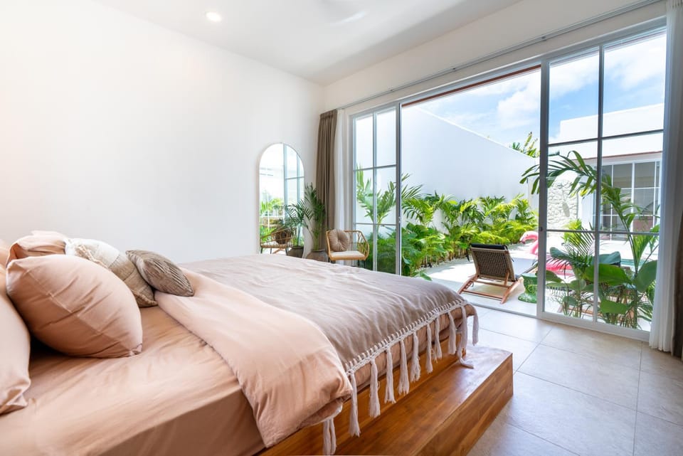 Bed, View (from property/room), Photo of the whole room, Bedroom