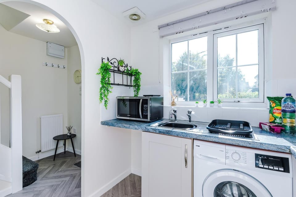 Long Term Stay 2 Bed 1 Bath & Parking Shropshire House in Oswestry