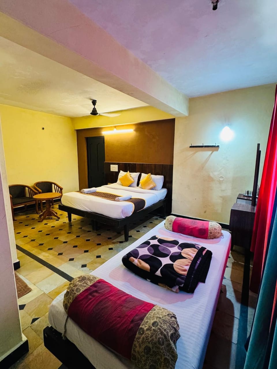 Bed, Photo of the whole room, Seating area, Bedroom, towels