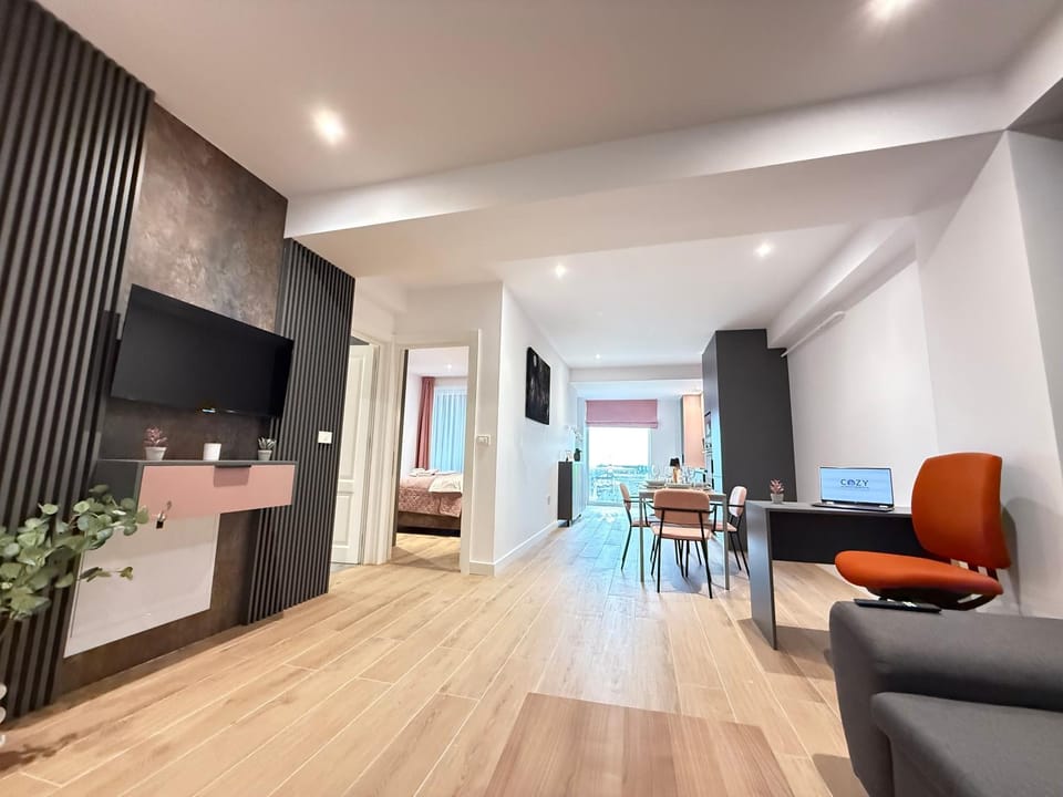 Communal lounge/ TV room, TV and multimedia, Kitchen or kitchenette, Living room, Seating area, Dining area, Evening entertainment
