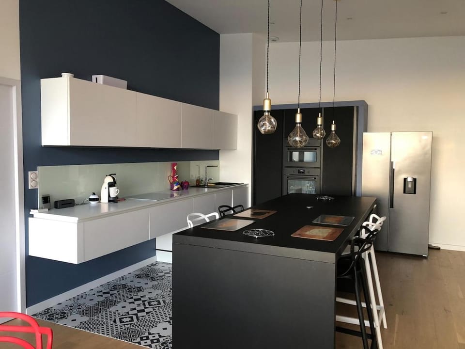 Coffee/tea facilities, oven, kitchen