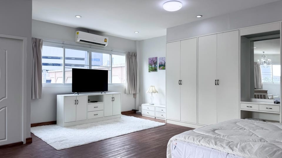 TV and multimedia, Photo of the whole room