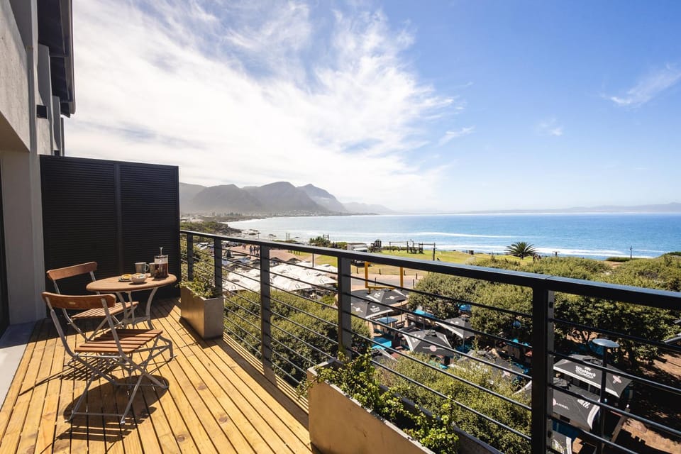 Oceanfront Duplex Apartments, Hermanus Waterfront Apartment in Hermanus