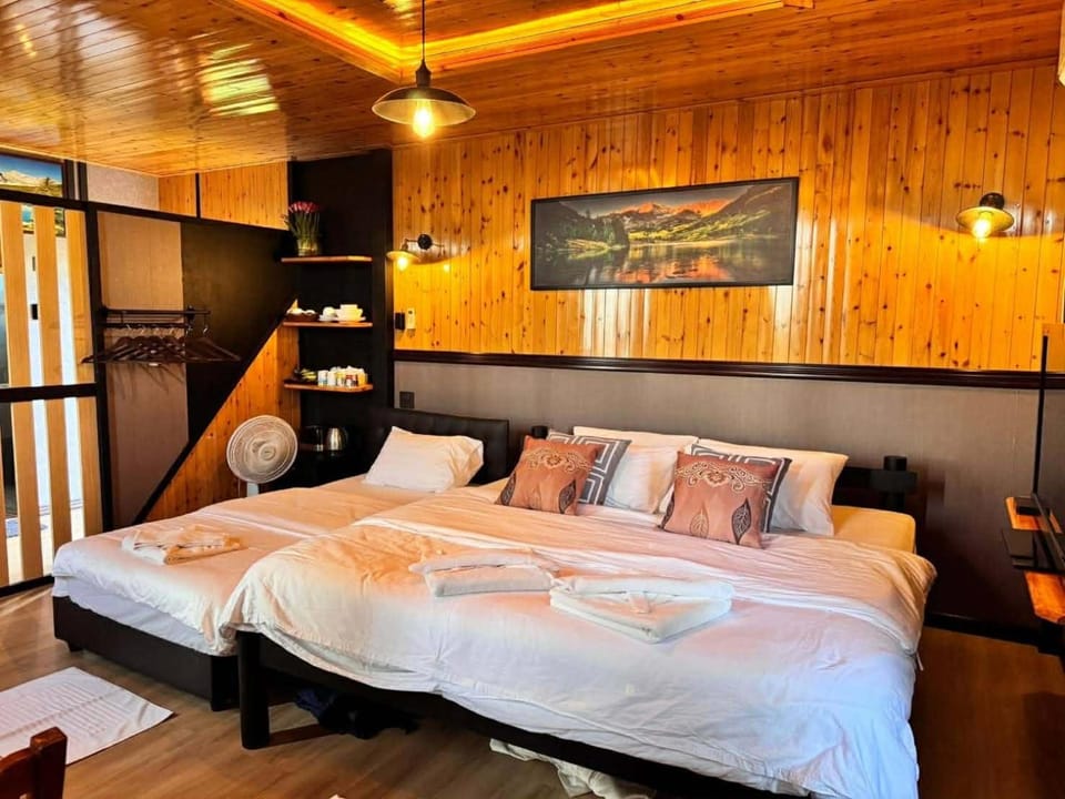 บ้านสี่เหลี่ยม รัชนากร โฮมสเตย์ House in Thailand