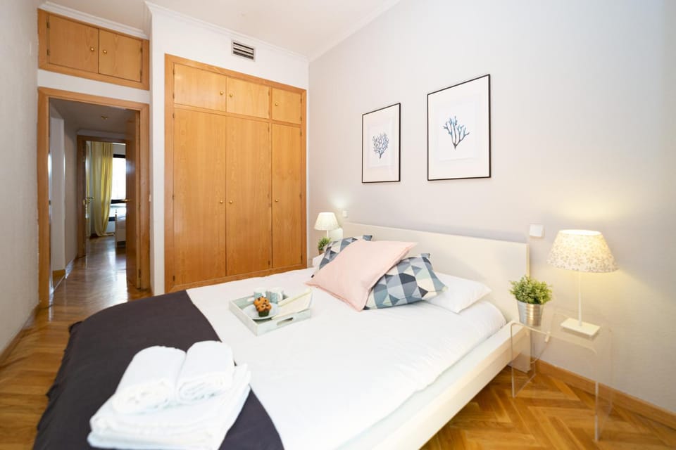 Bed, Photo of the whole room, Bedroom