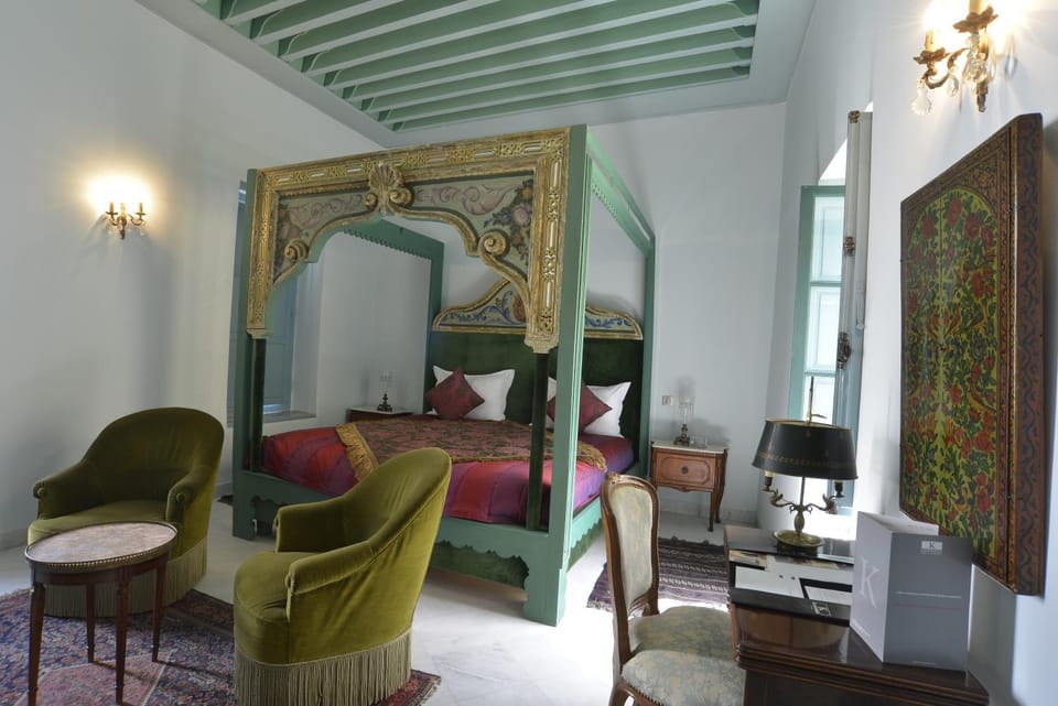 Bed, Seating area, Bedroom