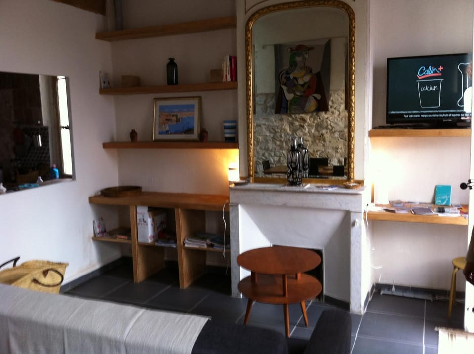 Library, Living room