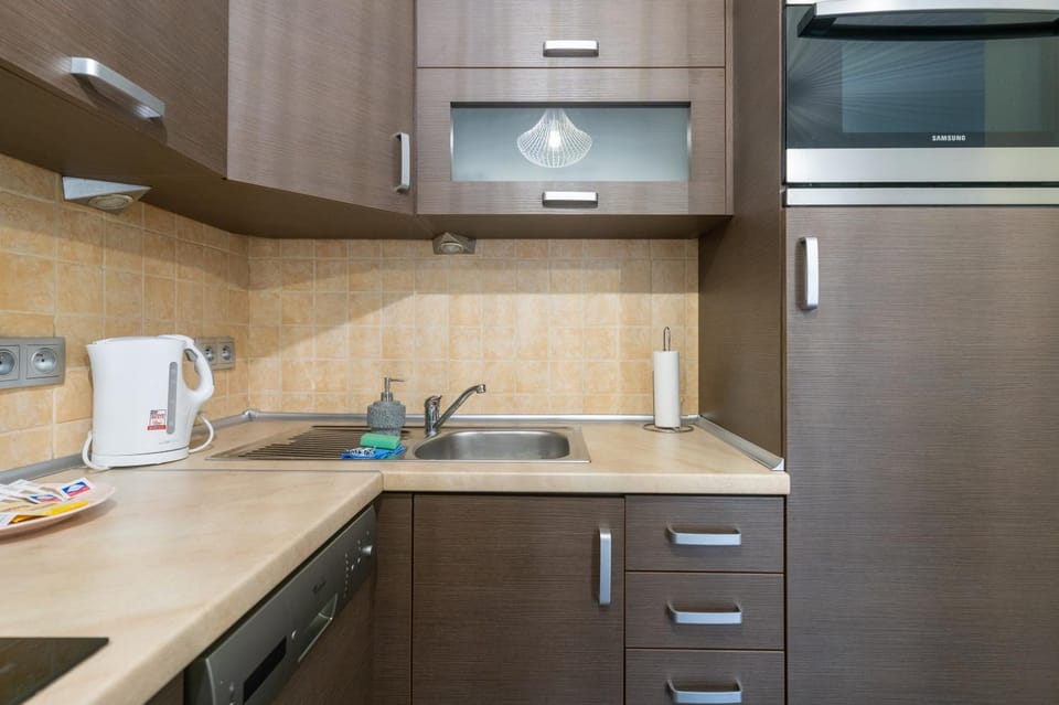 Kitchen or kitchenette, oven, stove