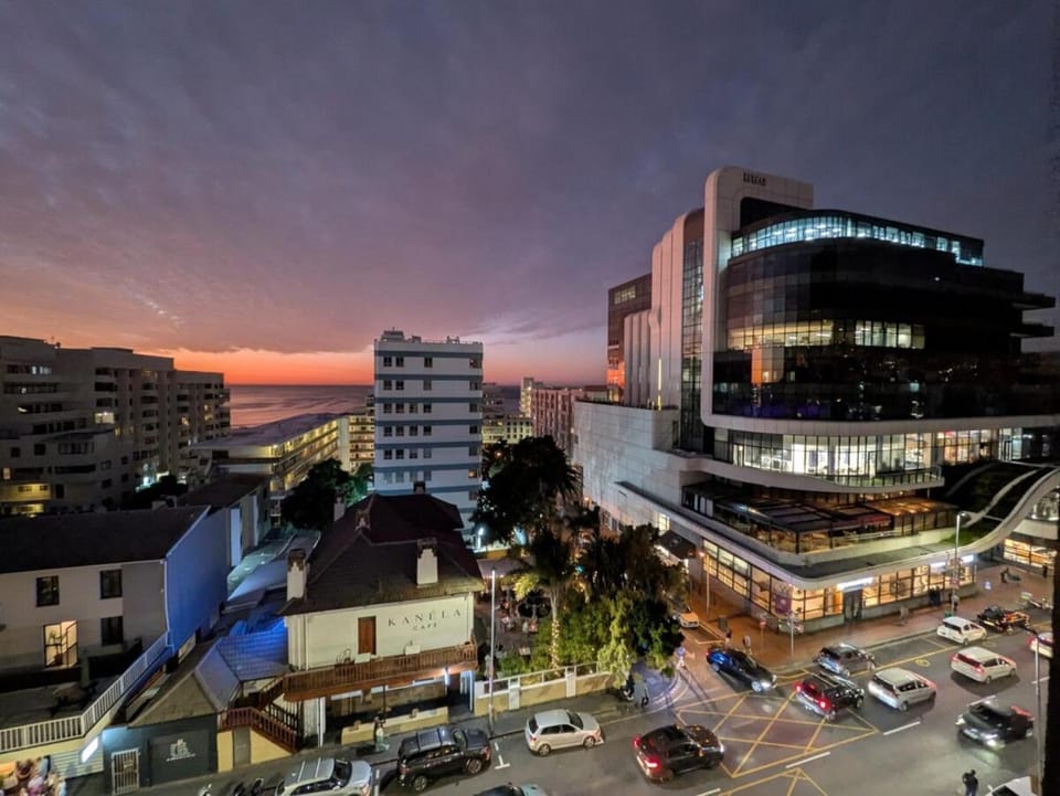 2 Bed Loft Sea Point Views Apartment in Sea Point