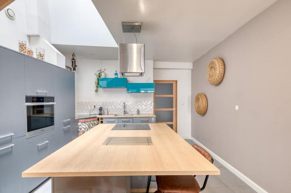 Dining area, kitchen
