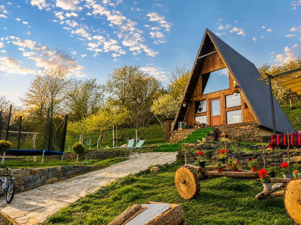 Căsuța de pe Vale House in Romania