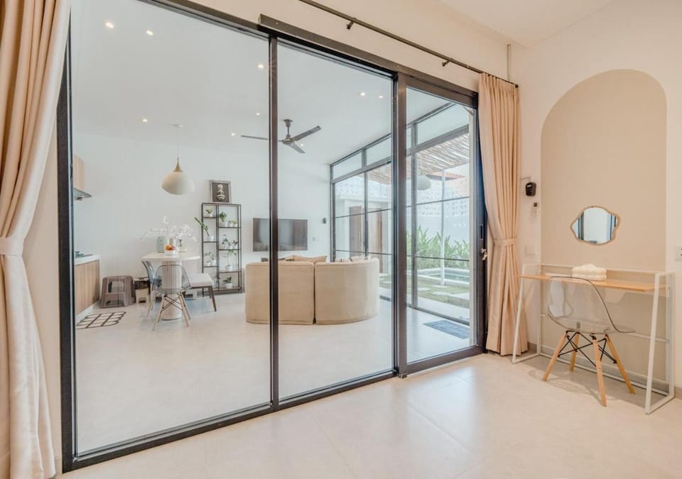 Property building, Living room, Seating area, Dining area