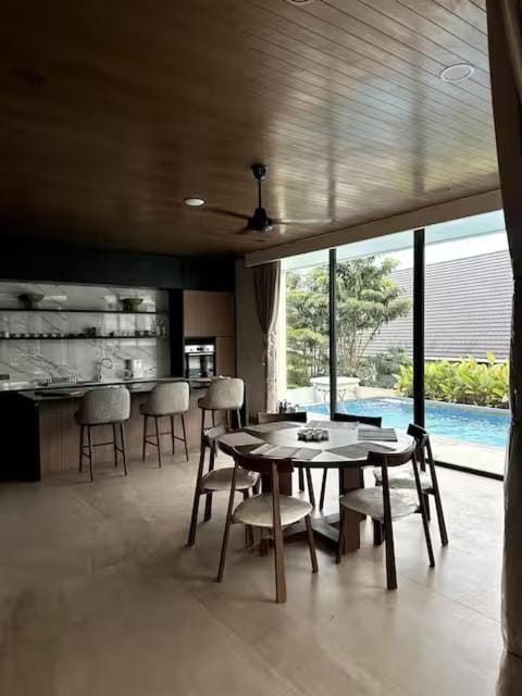 Eirene's Lakeside Villa Bed and Breakfast in West Java