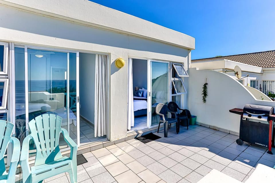 Property building, Patio, Day, Balcony/Terrace