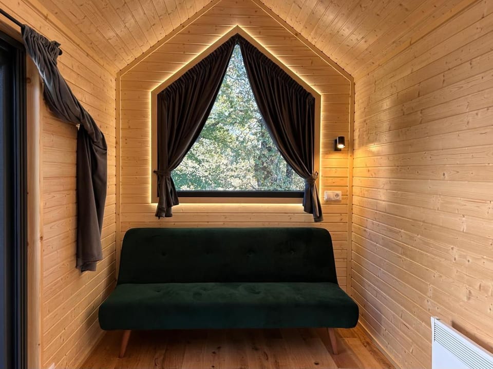 Bed, Living room