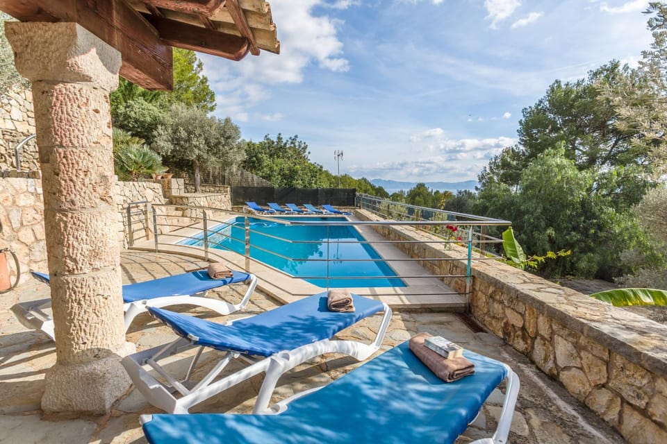 Property building, Swimming pool, sunbed
