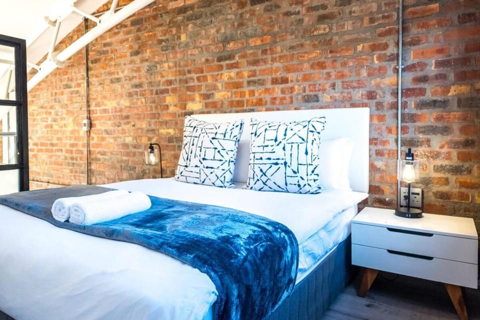 Elegant Sea Point Retreat Splendid Views Wifi Apartment in Sea Point