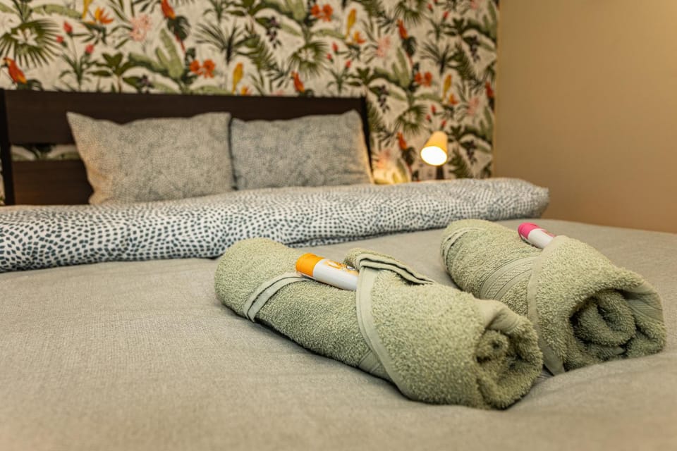 Bed, Photo of the whole room, Bedroom, towels