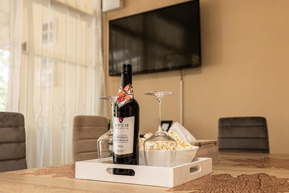 Communal lounge/ TV room, TV and multimedia, Living room, Evening entertainment