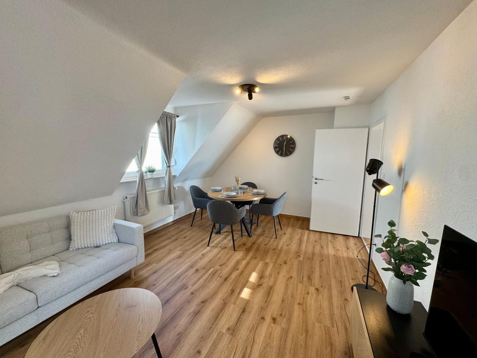 Living room, Seating area, Dining area