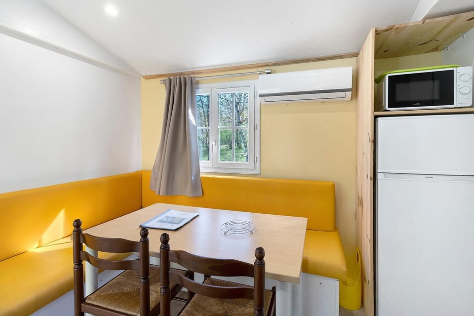 Mobilhome Calvi 28 Climatisé House in Nouvelle-Aquitaine