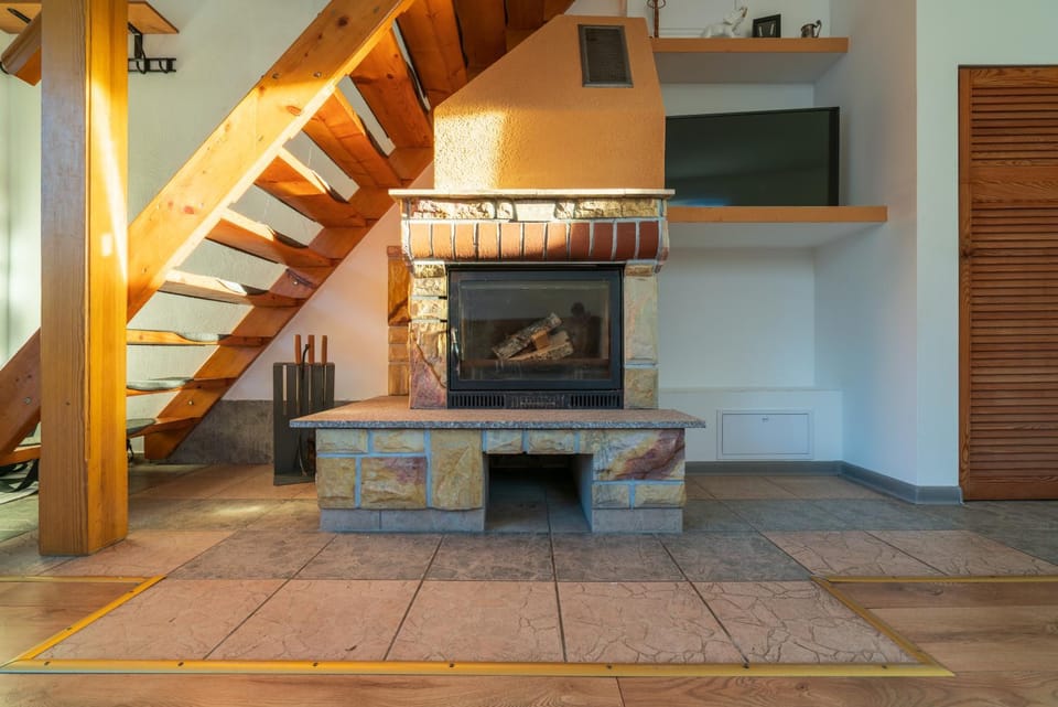 TV and multimedia, Living room, fireplace