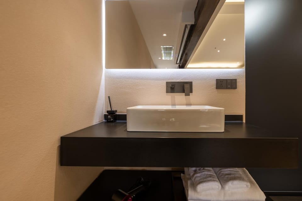 Bathroom, towels