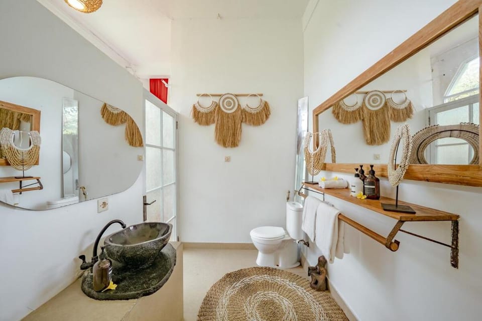 Bathroom, towels