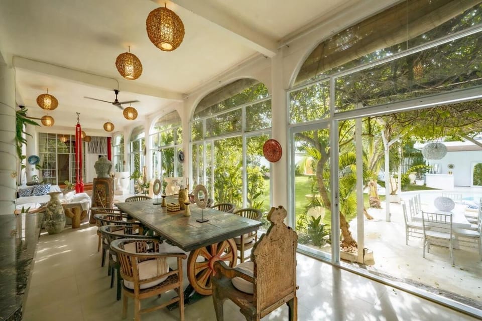 Seating area, Dining area