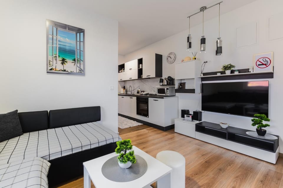 TV and multimedia, Kitchen or kitchenette, Living room