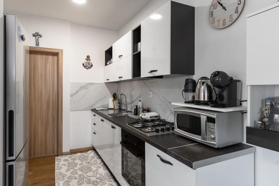 Coffee/tea facilities, Kitchen or kitchenette, dishwasher, oven, stove, toaster