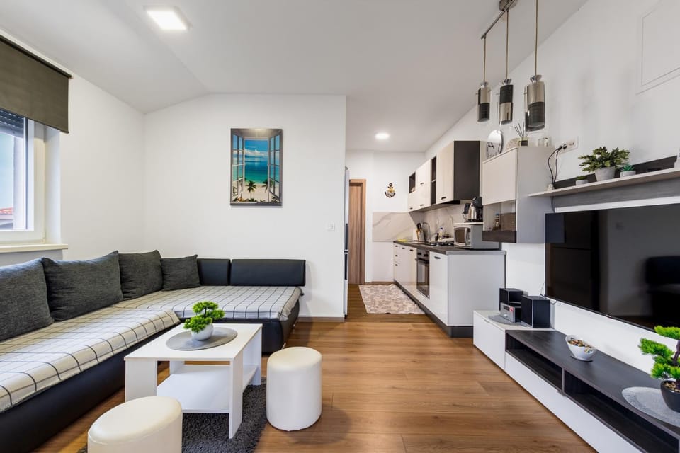 TV and multimedia, Kitchen or kitchenette, Living room, Seating area, Dining area, oven, stove