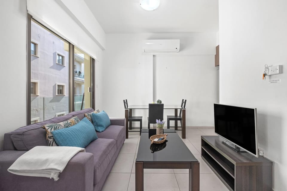 TV and multimedia, Living room, Dining area, Entertainment, air conditioner