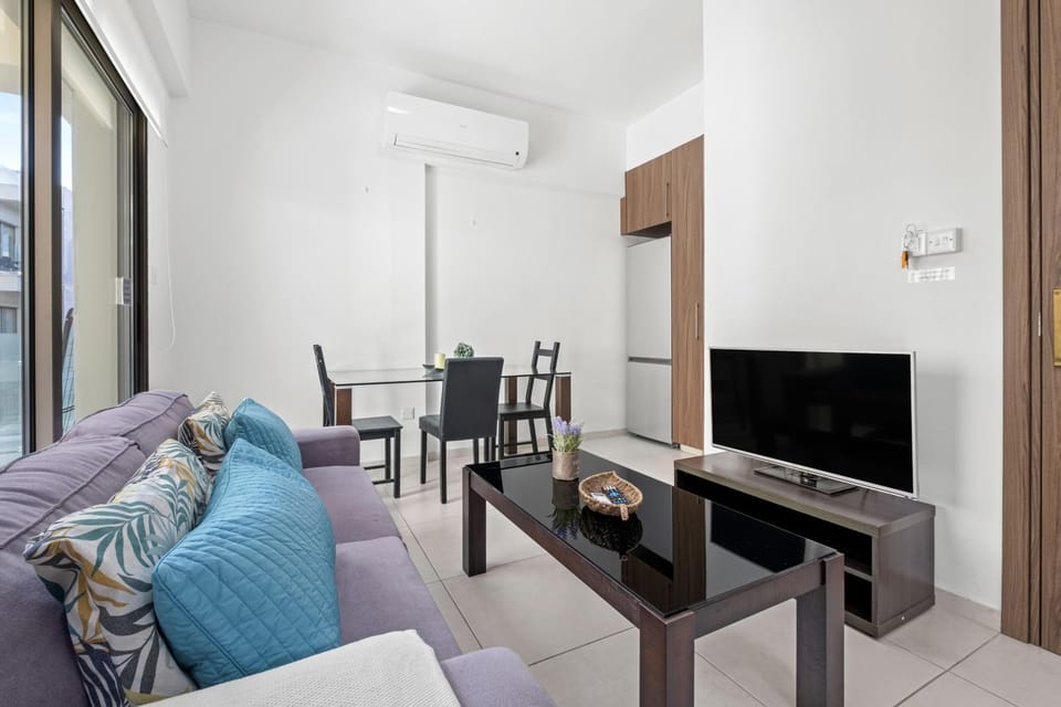 TV and multimedia, Living room, Dining area