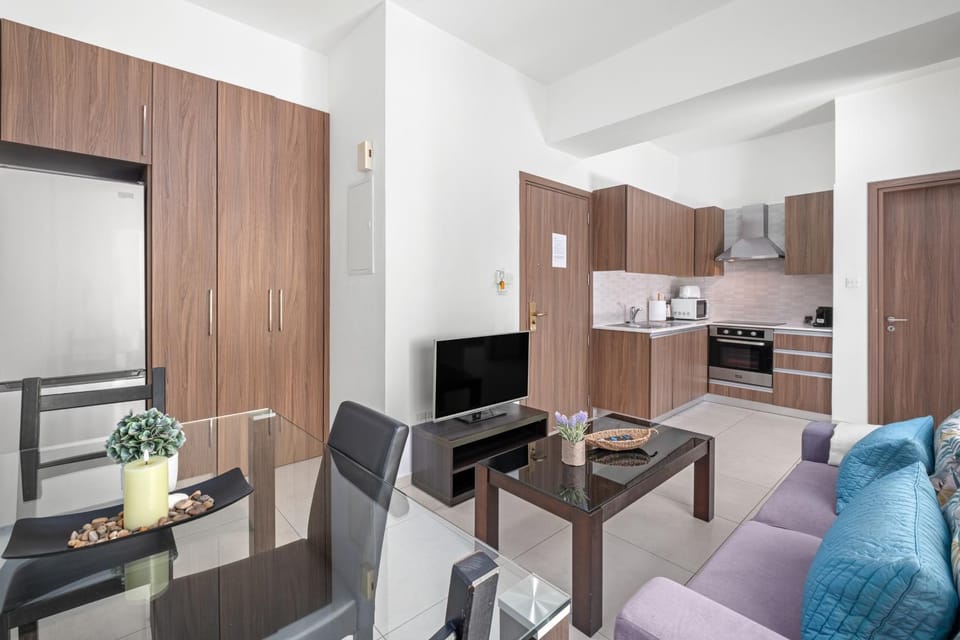 Living room, Dining area, kitchen