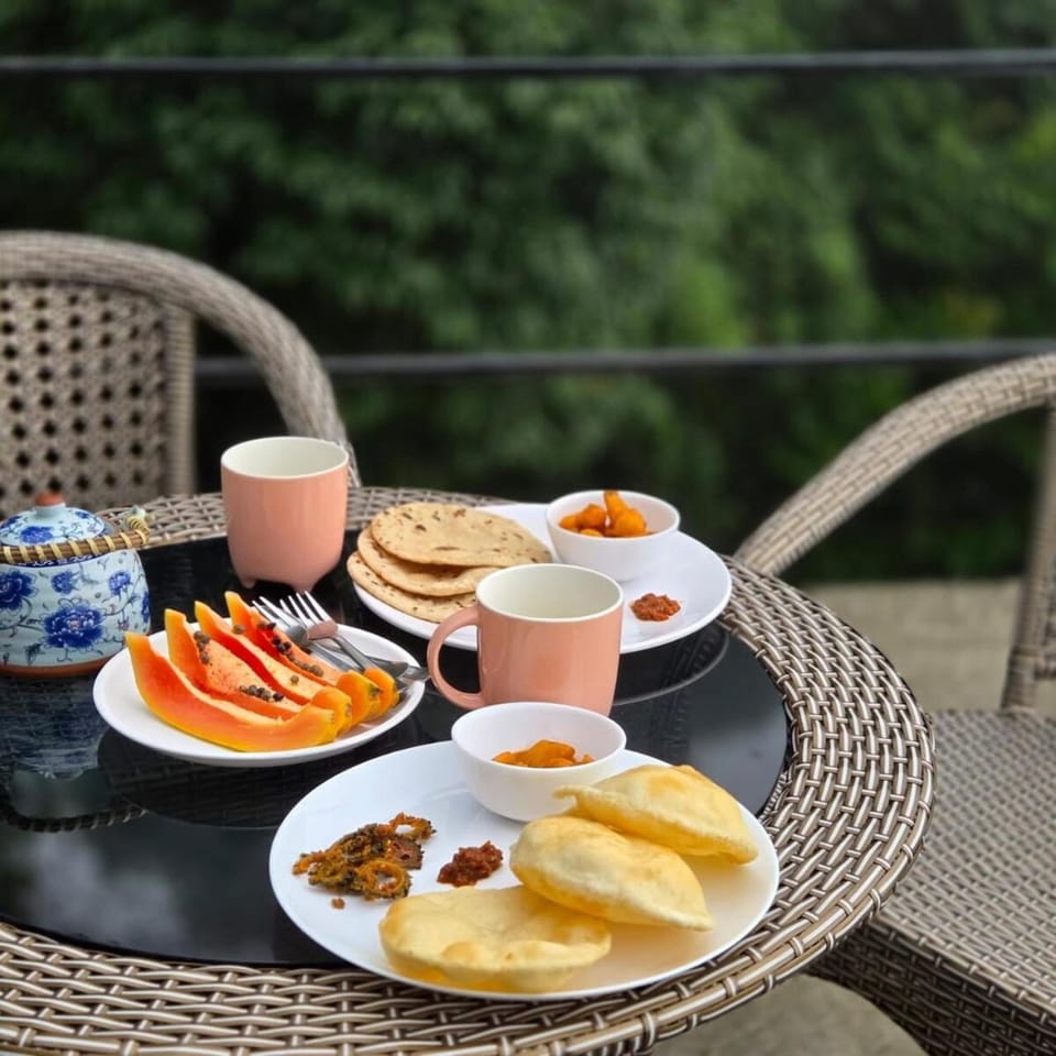 Patio, Day, Decorative detail, Food, Breakfast