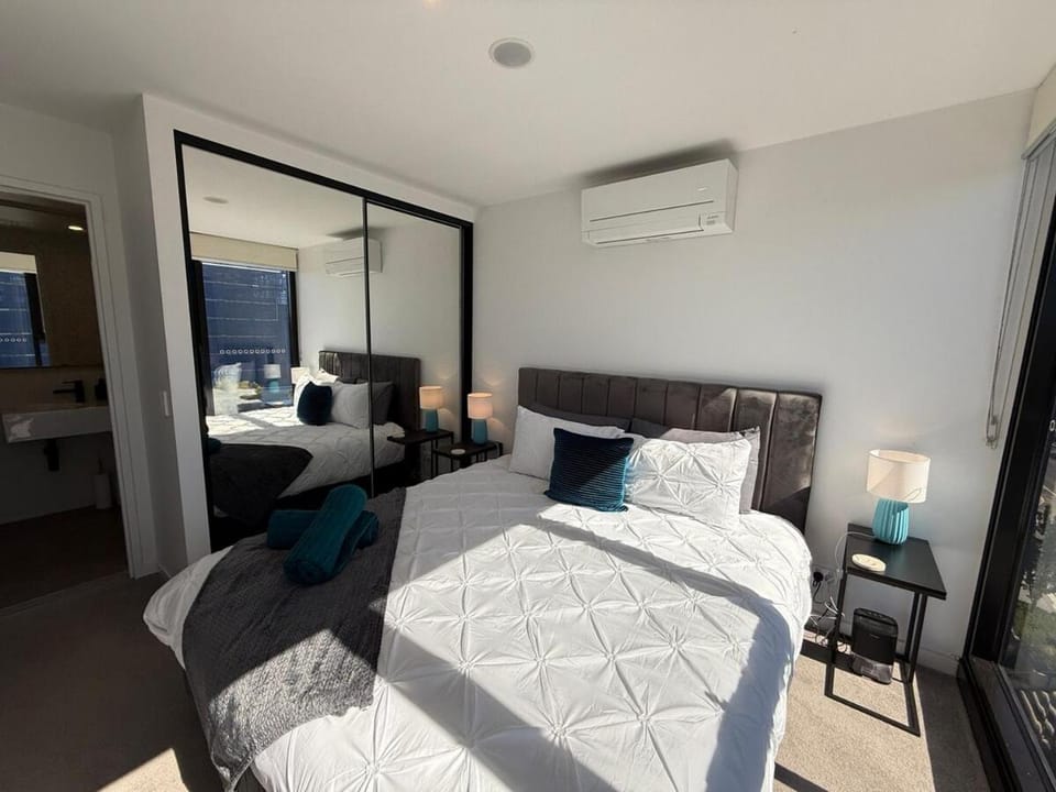 Bed, Bedroom, air conditioner
