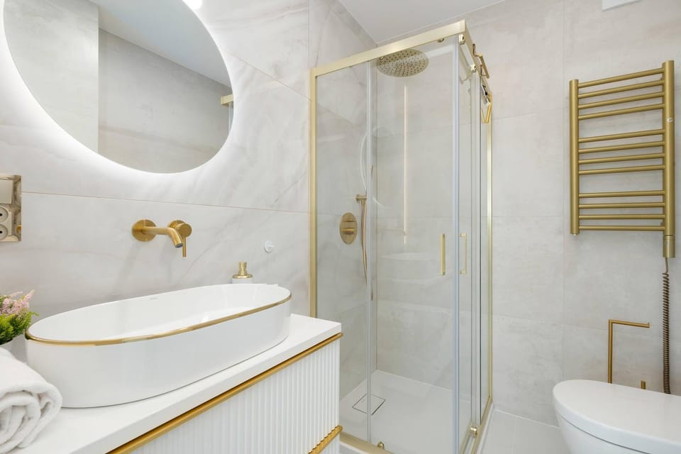 Shower, Toilet, Bathroom, towels