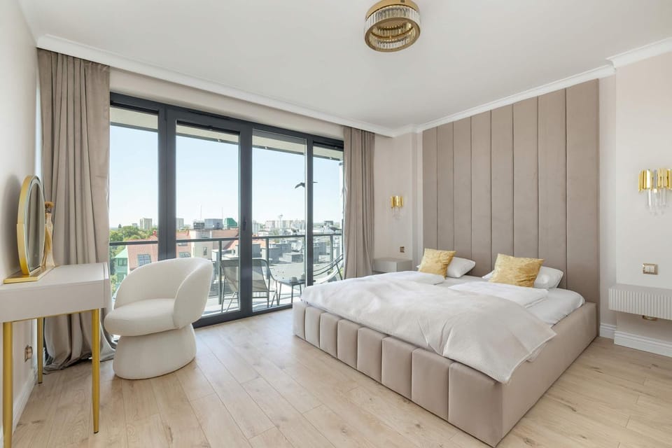 Bed, View (from property/room), Balcony/Terrace, Living room, Photo of the whole room, Seating area, Bedroom, towels