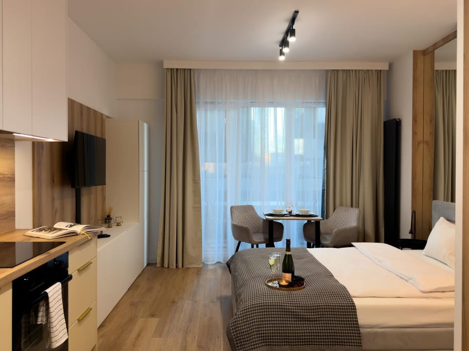 Bed, Photo of the whole room, Seating area