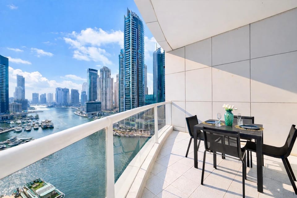 Luxury Marina Views Near Mall & Beach, with Gym, Swimming Pool & Car Park Apartment in Dubai