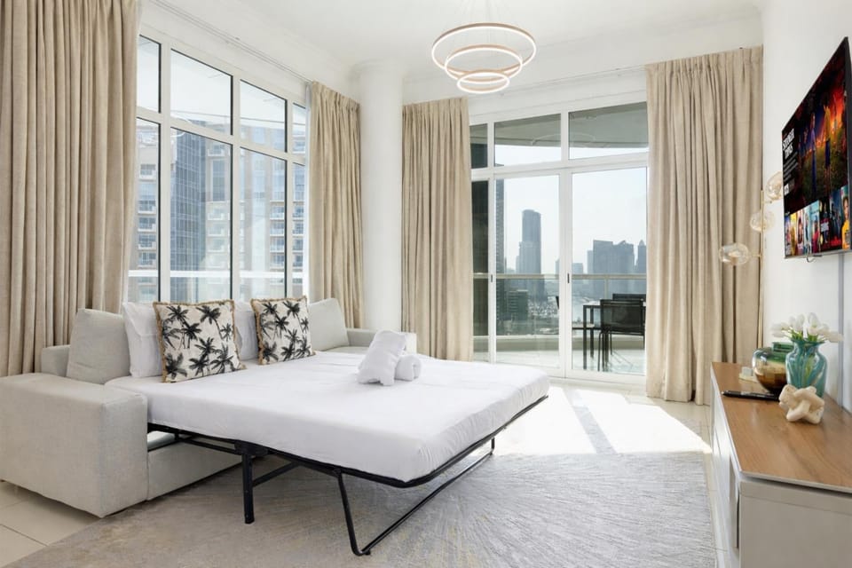 Luxury Marina Views Near Mall & Beach, with Gym, Swimming Pool & Car Park Apartment in Dubai